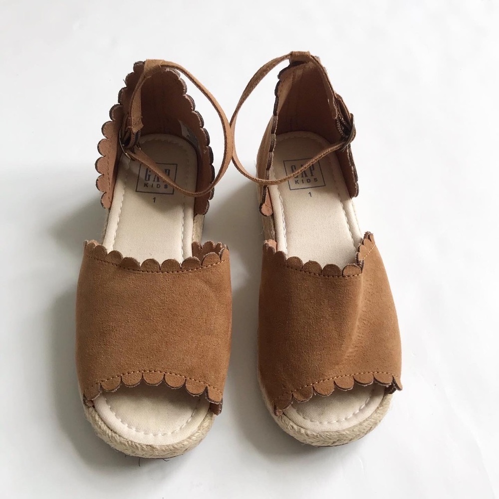 Gapkids tan scalloped open toe espadrilles sandals EUC size 1 youth - Picture 4 of 8